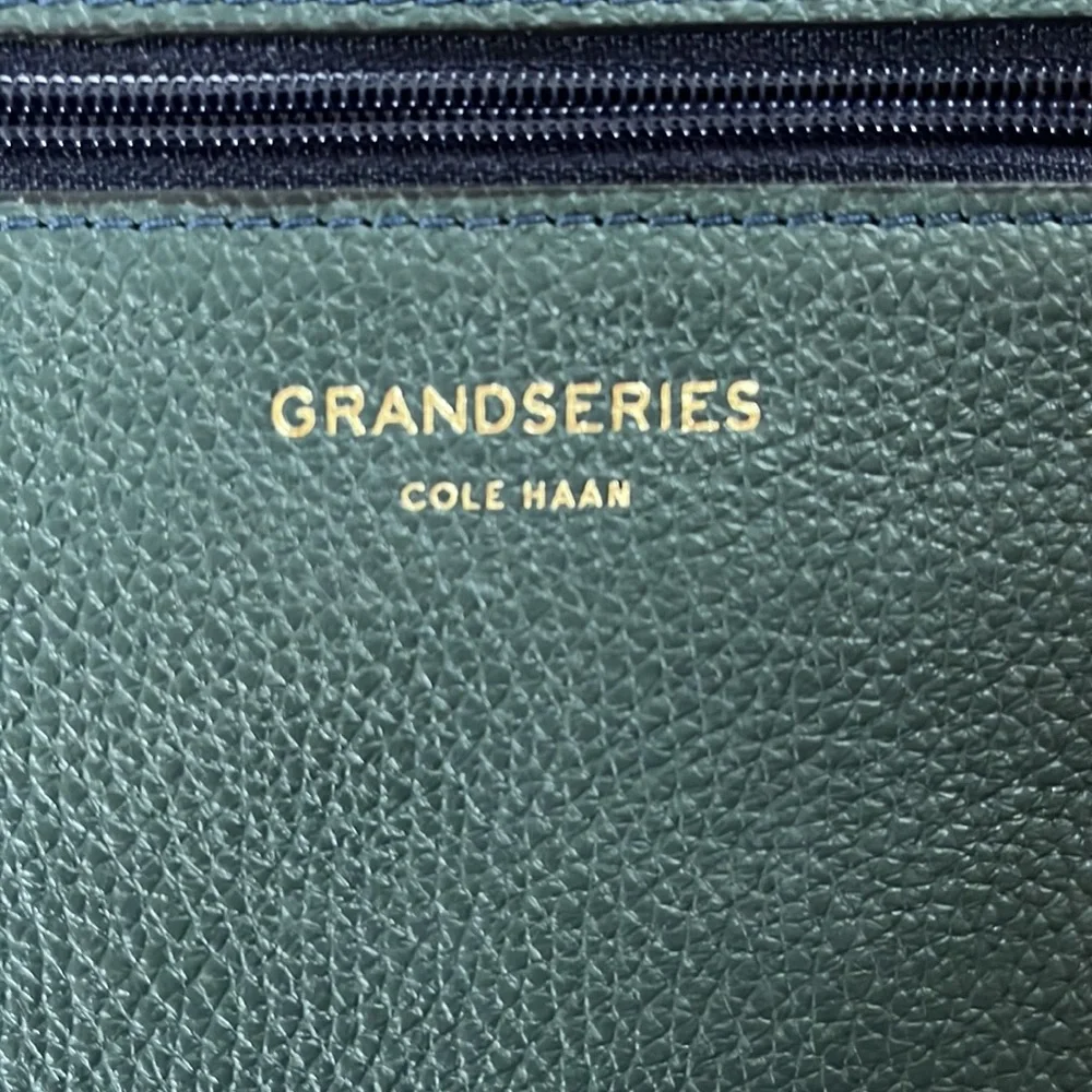 COLE HAAN GRANDSERIES Pebbled Leather Wristlet Pouch Navy Green Cognac